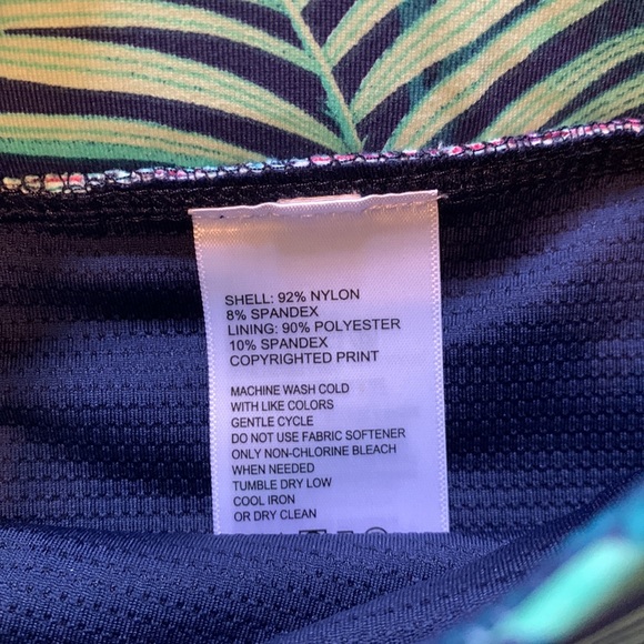 Womens skort. Size small. Never worn. - Picture 6 of 10